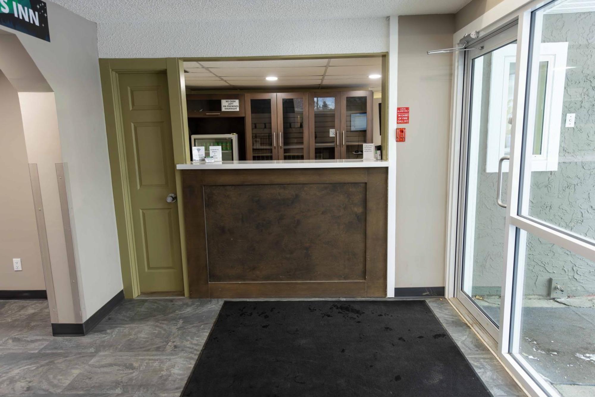 Northern Lights Inn Fort St. John Esterno foto