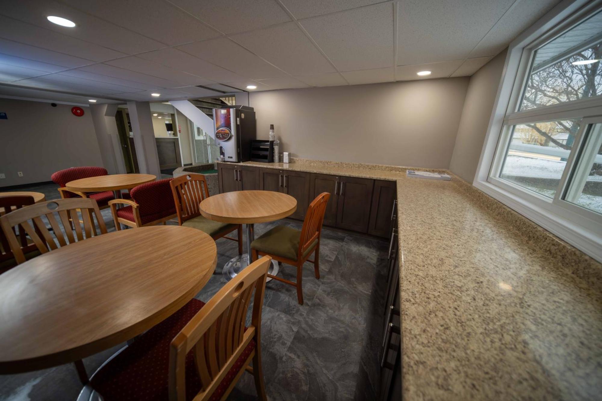Northern Lights Inn Fort St. John Esterno foto